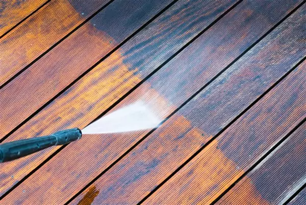 cleaning_deck
